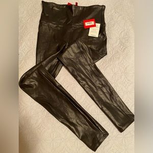 NWT - SPANX - FAUX LEATHER LEGGINGS MEDIUM - Matte black